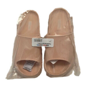 32 Degrees Cushion slides